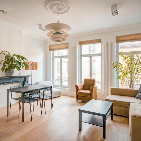 The Greenplace Lodge. In Heart Of Antwerp. Антверпен